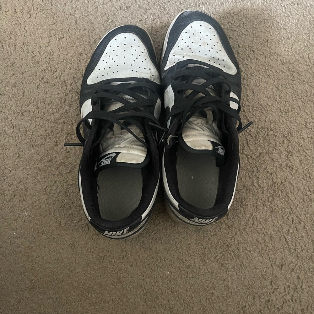Nike Men's Black and White Low-Top Sneakers